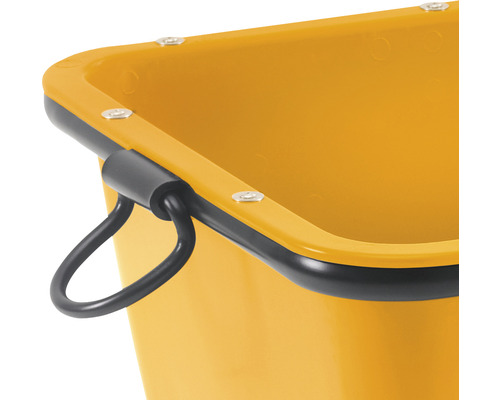 Detailansicht eines Mörtelkübels mit Tragegriff