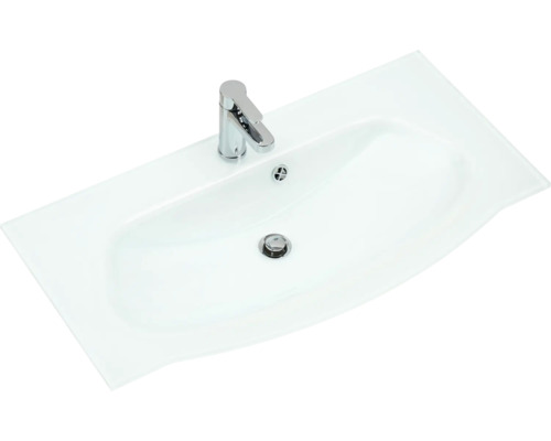 Waschbecken aus Keramik mit Armatur