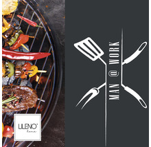 Grill mit Fleisch, Gemüsespießen und Lileno Home Logo