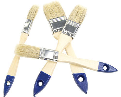 Mehrere Farbpinsel mit Holzgriff und Borsten