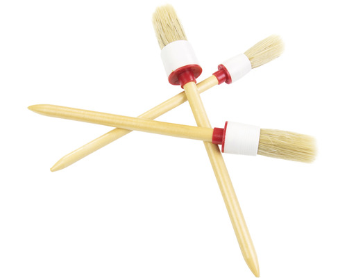 Drei Rundpinsel mit Holzstiel und Naturborsten gekreuzt
