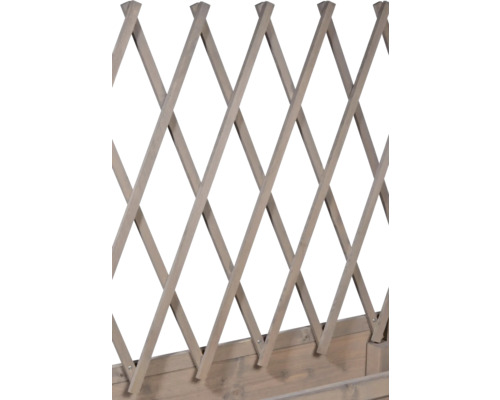 Holzzaun mit Rautenmuster für den Garten