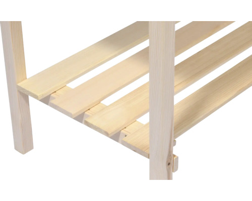 Detailansicht eines Holzregals mit Lattenrostböden
