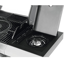 Detailansicht eines Gasgrills mit geöffnetem Seitenkocher