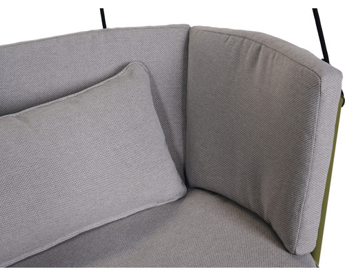 Detailaufnahme einer Hängeinsel mit Kissen