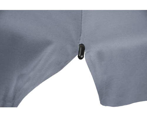 Detailansicht eines Stoffes mit Öse