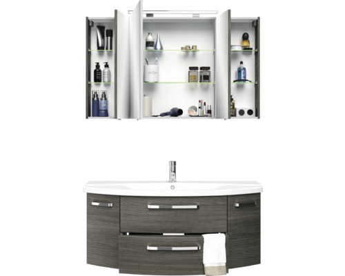 Badezimmer mit Waschtischunterschrank, Waschbecken und Spiegelschrank