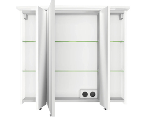 Offener weißer Spiegelschrank mit Glasablagen und Steckdosen