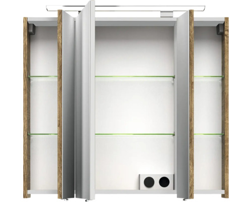 Geöffneter Spiegelschrank mit Holzrahmen, Glasböden, Beleuchtung und Steckdosen