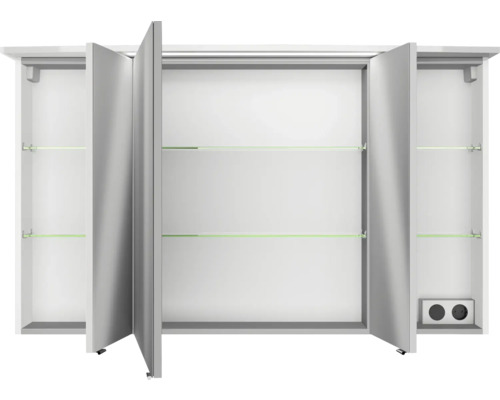 Geöffneter Spiegelschrank mit Glasböden für das Badezimmer