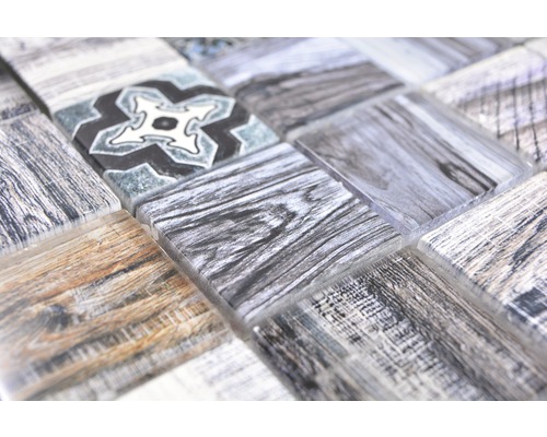 Mosaikfliese mit Holzoptik und floralem Muster