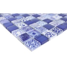 Mosaikfliese mit blauem Muster