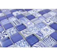 Mosaikfliese mit quadratischen Elementen in Glas