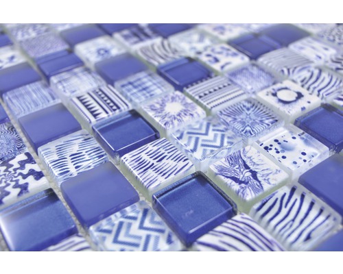 Mosaikfliese mit quadratischen Elementen in Glas