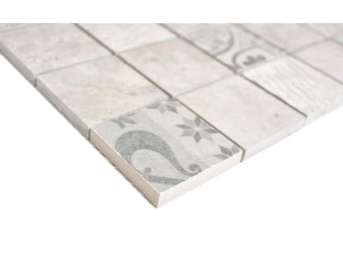 Mosaikfliese mit Muster