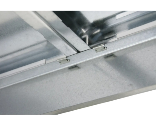 Detailansicht einer Metallkonstruktion mit Verbindungsstücken