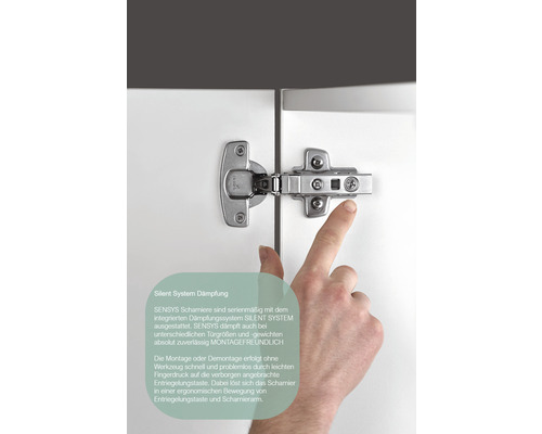 Küchenschranktür mit montiertem Möbelscharnier und dem Hinweis auf die Demontagevorrichtung