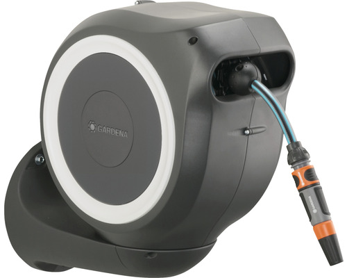 Gardena Schlauchbox zur Wandmontage mit Gartenschlauch