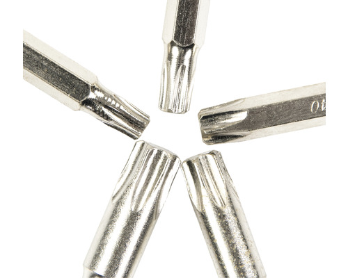 Mehrere Torx-Bits aus Metall liegen kreisförmig angeordnet
