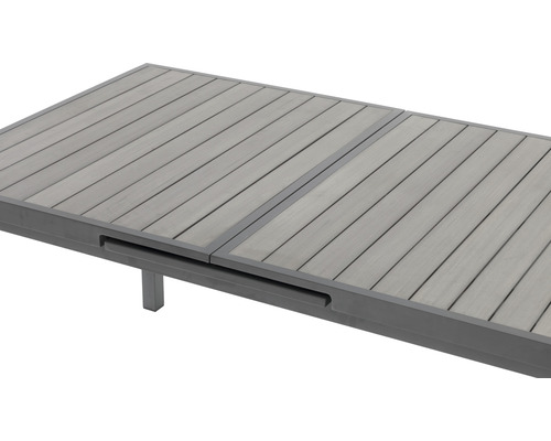 Gartentisch mit Holzstruktur