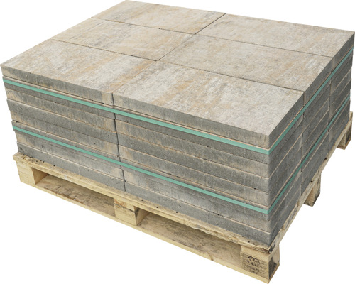 Palette mit Steinplatten für den Außenbereich