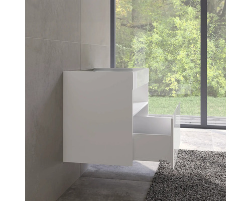 Waschtischunterschrank mit offener Schublade im Badezimmer