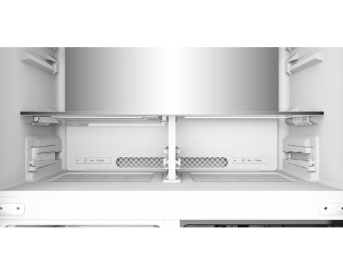 Innenraum eines Kühlschranks mit Luftfilter