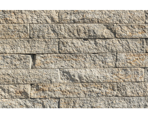 Nahaufnahme einer Wand aus Natursteinen