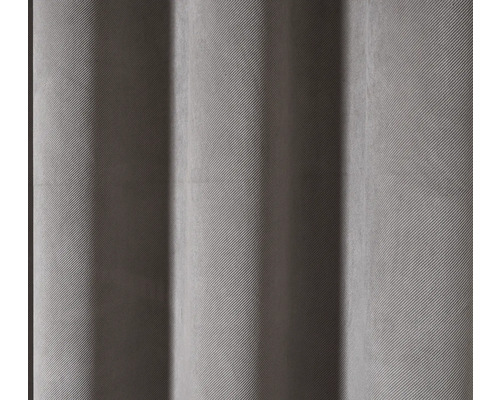 Nahaufnahme eines grauen Vorhangs mit Falten