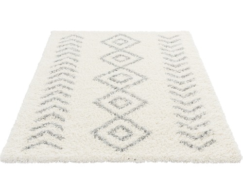 Weißer Teppich mit Rauten- und Pfeilmuster