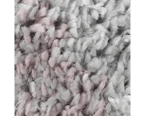 Detailansicht eines Teppichs mit hohem Flor