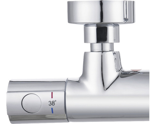 Detailansicht einer Armatur für Dusche oder Badewanne mit Temperaturregler