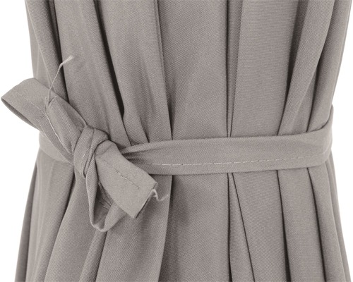 Grauer Vorhang mit Bindeband