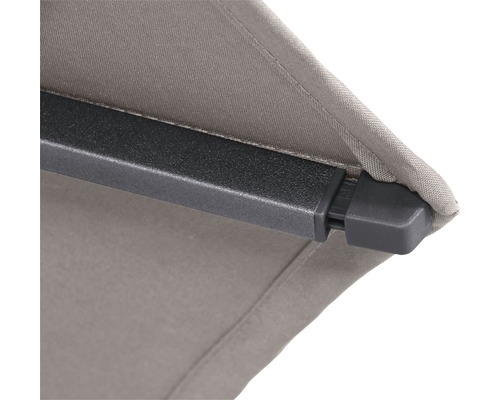 Detail einer Markise mit Stoff und Gestell