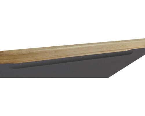 Detailansicht einer Holzplatte mit einer Aussparung für einen Griff