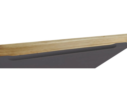 Detailansicht eines Holztabletts mit Griff