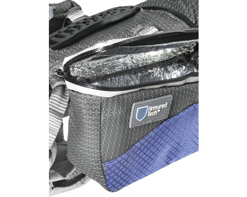 Detailansicht eines Rucksacks mit Kühlfach und Armored Tech Logo