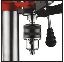 Detailaufnahme einer Bohrmaschine mit Bohrfutter