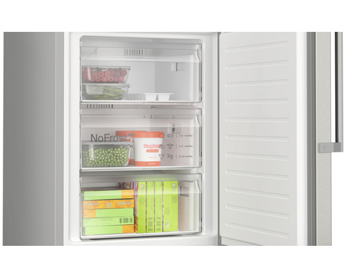 Geöffneter Gefrierschrank mit Lebensmitteln in durchsichtigen Schubladen