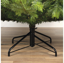 Detailansicht eines Weihnachtsbaums mit schwarzem Metallständer