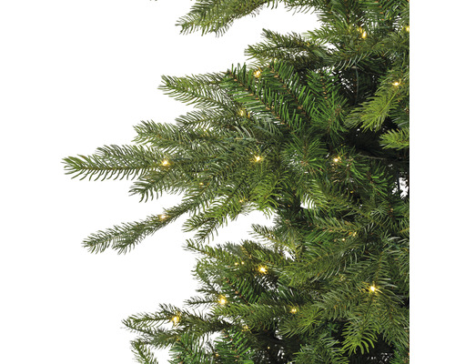 Detailaufnahme eines künstlichen Weihnachtsbaums mit Beleuchtung