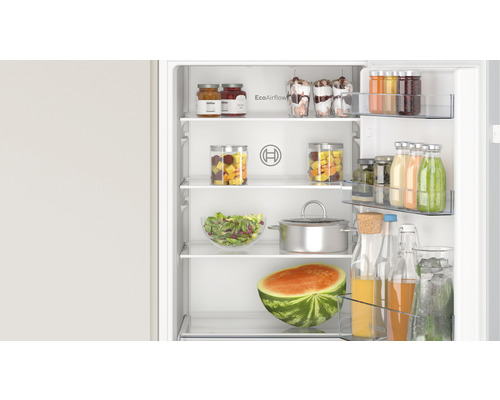 Innenraum eines Kühlschranks mit Lebensmitteln