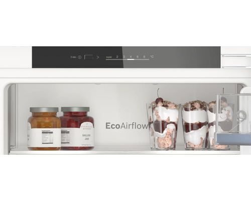 Innenraum eines Kühlschranks mit Lebensmitteln und EcoAirflow-System