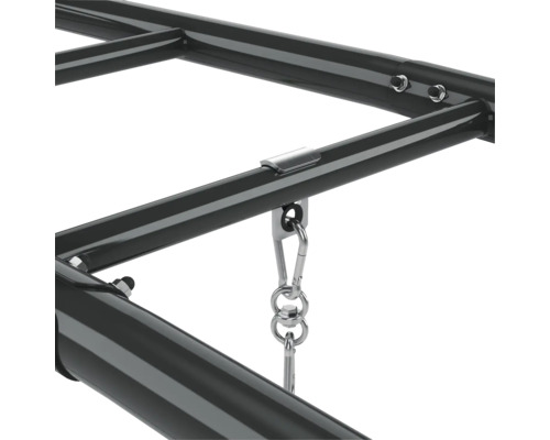 Detailansicht eines Trampolinrahmens mit Aufhängung