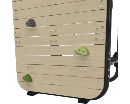 Kletterwand aus Holz mit Klettergriffen