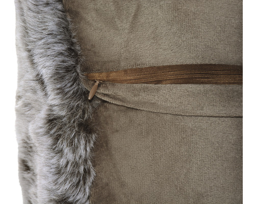 Dekokissen mit Reißverschluss und Fellrand