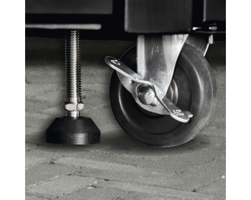 Detailansicht einer Werkbank mit justierbarem Fuß und einer Rolle mit Feststellbremse.