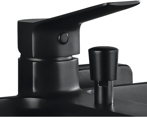 Detailansicht einer Armatur mit Hebel und Ablaufgarnitur