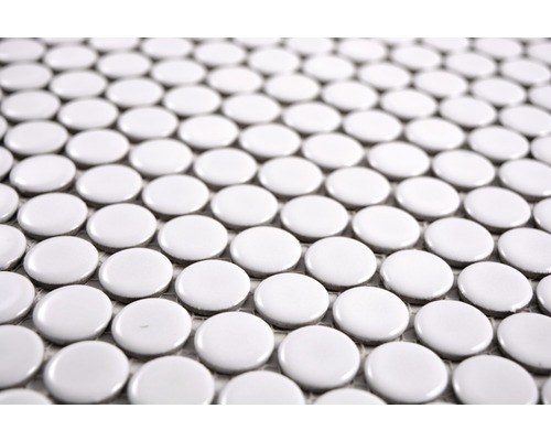 Detailaufnahme von runden Mosaikfliesen