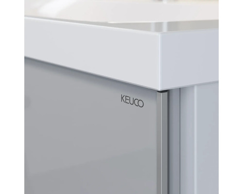Detailansicht eines Badezimmermöbels mit Keuco Logo.